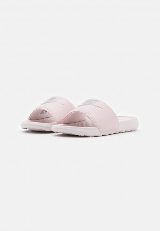 Nike Sportswear VICTORI ONE SLIDE Pantolette flach barely rose/metallic silver VICTORI ONE SLIDE Мюли на плоской подошве едва розовый/серебристый металлик