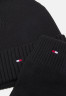 Tommy Hilfiger ESSENTIAL BEANIE & GLOVES SET Gloves black ESSENTIAL BEANIE &amp; GLOVE SET Перчатки черный