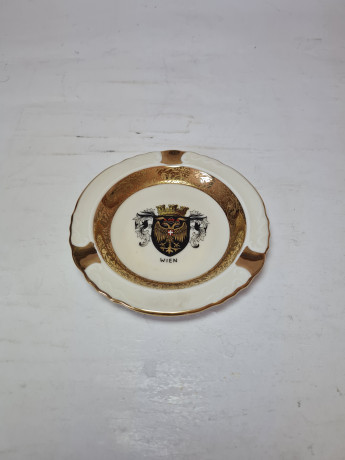 Пепельница винтажная Winterling Engen, белый фарфор с золотым декором "Герб Вены, 10,5 x 1,5 см, Германия, 1960-70гг.