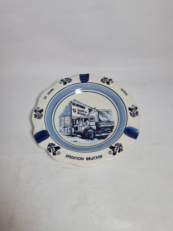 Тарелка декоративная винтажная Delft Blue "Авто экспедиторской компании Brucker", фарфор, 20 см, Голландия, 1960-70гг.