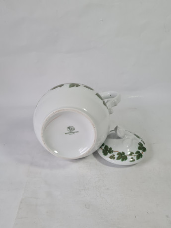 Чайник винтажный Hutschenreuther с зелеными листьями, фарфор, 24.5 см, Германия, 1970-80гг.