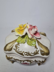 Bassano im Stil Шкатулка с фактурным цветочным узором "Розы", ручная роспись, 15 x 10 x 13,5 см, Италия, 1960-70гг.