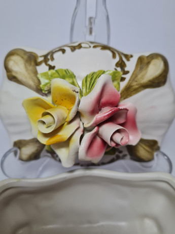 Bassano im Stil Шкатулка с фактурным цветочным узором "Розы", ручная роспись, 15 x 10 x 13,5 см, Италия, 1960-70гг.