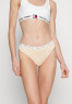 Tommy Hilfiger THONG 3 PACK Thong flora pink/desert sky/misty blush НАБОР 3 КОМПЛЕКТА ТРЕНАЖЕЙ Стринги Флора розовый/небо пустыни/туманный румянец
