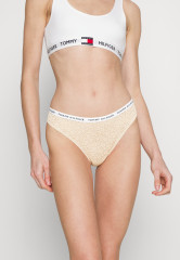 Tommy Hilfiger THONG 3 PACK Thong flora pink/desert sky/misty blush НАБОР 3 КОМПЛЕКТА ТРЕНАЖЕЙ Стринги Флора розовый/небо пустыни/туманный румянец