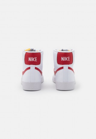 Nike Sportswear BLAZER MID #x27;77 NEXT NATURE 2 Sneaker high white/gym red/black BLAZER MID #x27;77 NEXT NATURE 2 — Высокие кроссовки женские белый/спортивный красный/черный