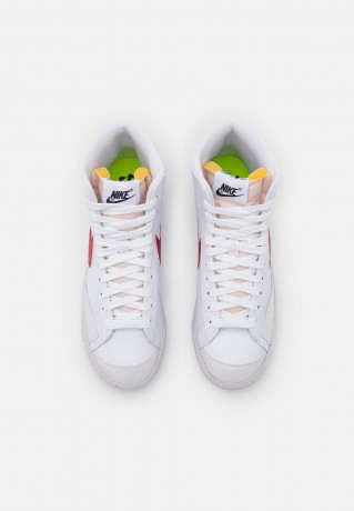Nike Sportswear BLAZER MID #x27;77 NEXT NATURE 2 Sneaker high white/gym red/black BLAZER MID #x27;77 NEXT NATURE 2 — Высокие кроссовки женские белый/спортивный красный/черный