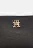 Tommy Hilfiger ICONIC Wallet black Кошелек ICONIC черный