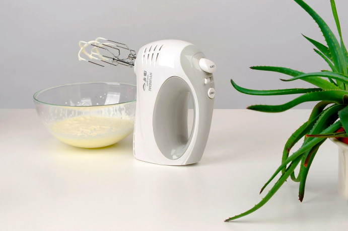 Hyundai Hyundai Handmixer HM706, 220 W, 90dB, 2x Knet-und 2x Schneebesen, 5 Geschwindigkeiten inkl. Turbomodus  Ручной миксер Hyundai HM706, 220 Вт, 90 дБ, 2 замеса и 2 венчика, 5 скоростей, включая турборежим