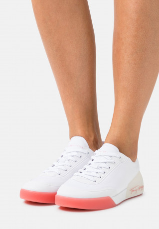 Tommy Hilfiger ELEVATED FEMININE Trainers crystal/coral ELEVATED FEMININE Кроссовки кристалл/коралл