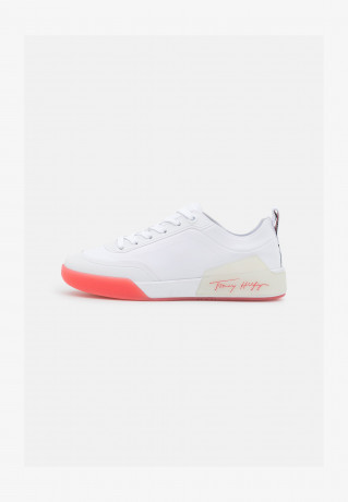 Tommy Hilfiger ELEVATED FEMININE Trainers crystal/coral ELEVATED FEMININE Кроссовки кристалл/коралл