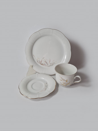 Чайное трио винтажное Winterling Markteluthen Bavaria с позолотой и рельефным рисунком, фарфор, Германия, 1960-70гг.