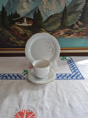 Чайное трио винтажное Winterling Markteluthen Bavaria с позолотой и рельефным рисунком, фарфор, Германия, 1960-70гг.