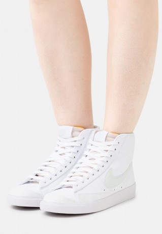 Nike Sportswear BLAZER MID #x27;77 NEXT NATURE 2 Sneaker high white/barely green BLAZER MID #x27;77 NEXT NATURE 2 — Высокие кроссовки женские белый/еле зеленый