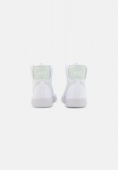 Nike Sportswear BLAZER MID #x27;77 NEXT NATURE 2 Sneaker high white/barely green BLAZER MID #x27;77 NEXT NATURE 2 — Высокие кроссовки женские белый/еле зеленый