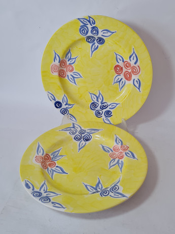 Тарелка винтажная Im Stil Mercantile, желтая с лиловыми цветками, керамика, 27 см, 2 шт., Германия, 1960-70гг.