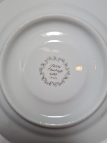 Lierre Lauvage CNP France Винтажная тарелка с фактурным краем "Продавщица на ярмарке в Париже", Франция, 1960-70гг.