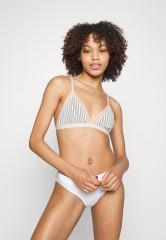 Tommy Hilfiger TOMMY HILFIGER X SHAWN MENDES Briefs white TOMMY HILFIGER X SHAWN MENDES Трусы белый