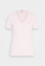 Tommy Hilfiger SLIM CODY NECK Print T-shirt pastel pink SLIM CODY NECK Футболка с принтом пастельно-рзовый