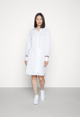 Tommy Hilfiger MONICA KNEE SHIRT DRESS  Shirt dress optic white MONICA KNEE SHIRT DRESS Платье-рубашка оптический белый