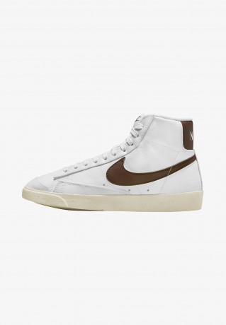 Nike Sportswear BLAZER MID #x27;77 NEXT NATURE 2 Sneaker high white sail black cacao wow BLAZER MID #x27;77 NEXT NATURE 2 — Высокие кроссовки женские белый парус черный какао вау