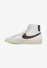 Nike Sportswear BLAZER MID #x27;77 NEXT NATURE 2 Sneaker high white sail black cacao wow BLAZER MID #x27;77 NEXT NATURE 2 — Высокие кроссовки женские белый парус черный какао вау
