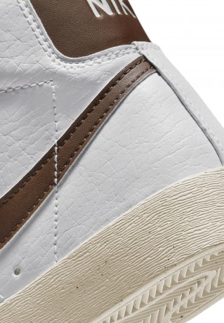 Nike Sportswear BLAZER MID #x27;77 NEXT NATURE 2 Sneaker high white sail black cacao wow BLAZER MID #x27;77 NEXT NATURE 2 — Высокие кроссовки женские белый парус черный какао вау