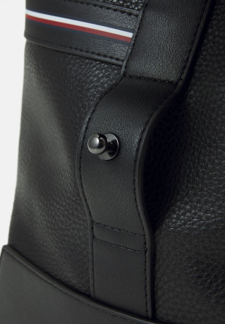 Tommy Hilfiger CENTRAL DUFFLE Weekend bag black CENTRAL DUFFLE Сумка выходного дня черный