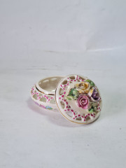 Шкатулка винтажная CFK Poland с тремя розами и позолотой, ручная работа, фарфор, 5 x 6,5 см, Польша, 1960-1970гг.