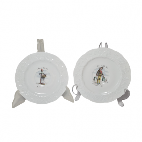 Lierre Lauvage CNP France Две винтажные тарелки с фактурным краем "Продавщица и Продавец на ярмарке в Париже", Франция, 1960-70гг.