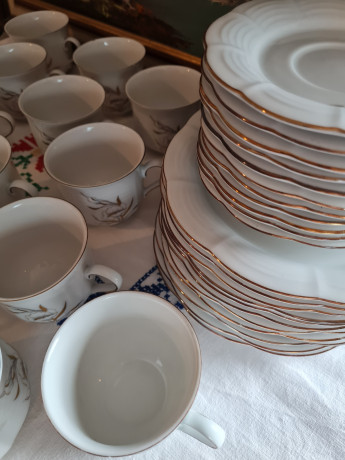 Winterling Markteluthen Bavaria Изысканный фарфоровый сервиз на 12 персон с позолотой и рельефным рисунком, Германия, 1960-70гг.