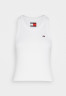 Tommy Hilfiger TOMMY HILFIGER X SHAWN MENDES TANK Top optic white МАЙКА TOMMY HILFIGER X SHAWN MENDES Верх оптический белый