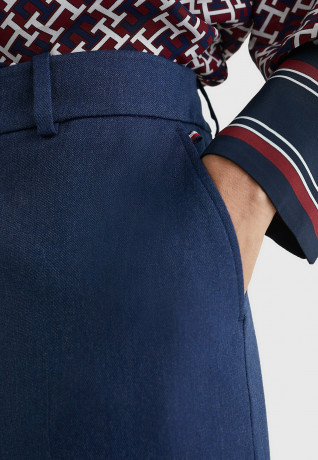 Tommy Hilfiger SLIM FIT Trousers desert sky ОБЛЕГАЮЩИЕ брюки небо пустыни