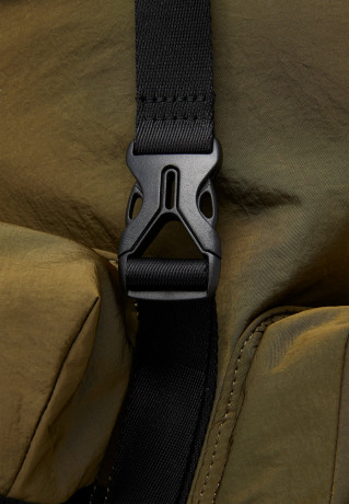 Tommy Hilfiger MODERN UTILITY BACKPACK UNISEX Rucksack faded military РЮКЗАК MODERN UTILITY UNISEX рюкзак выцветший военный