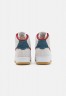 Nike Sportswear W AF1 SCULPT Sneaker high summit white/team red/valerian blue/white/gum brown W AF1 SCULPT Высокие кроссовки женские вершина белый/команда красный/валериана синий/белый/камедь коричневая