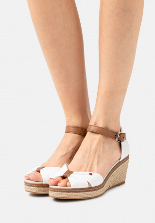 Tommy Hilfiger ICONIC ELBA Platform sandals ecru ICONIC ELBA Сандалии на платформе экрю