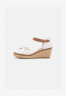 Tommy Hilfiger ICONIC ELBA Platform sandals ecru ICONIC ELBA Сандалии на платформе экрю