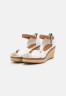 Tommy Hilfiger ICONIC ELBA Platform sandals ecru ICONIC ELBA Сандалии на платформе экрю