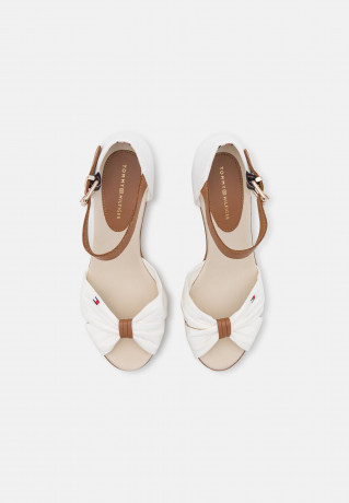 Tommy Hilfiger ICONIC ELBA Platform sandals ecru ICONIC ELBA Сандалии на платформе экрю