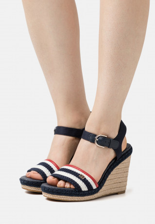Tommy Hilfiger FEMININE CROCHET  Platform sandals space blue FEMININE CROCHET Босоножки на платформе космический синий