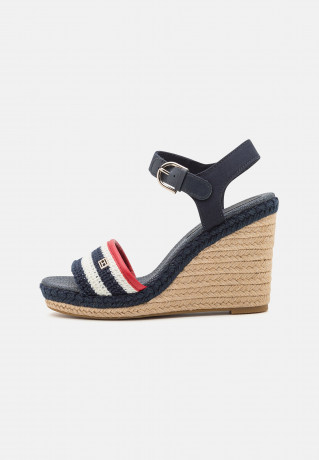 Tommy Hilfiger FEMININE CROCHET  Platform sandals space blue FEMININE CROCHET Босоножки на платформе космический синий