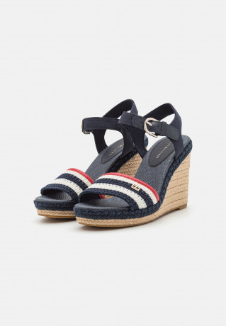 Tommy Hilfiger FEMININE CROCHET  Platform sandals space blue FEMININE CROCHET Босоножки на платформе космический синий