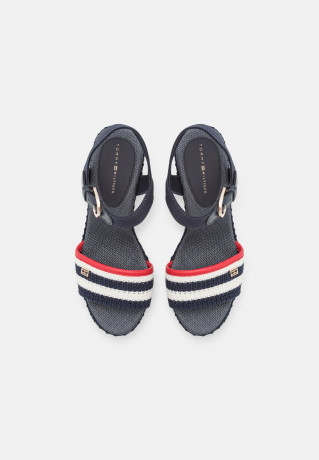 Tommy Hilfiger FEMININE CROCHET  Platform sandals space blue FEMININE CROCHET Босоножки на платформе космический синий