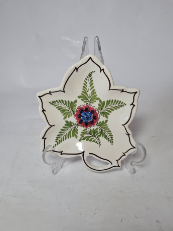 Delft Тарелка в виде листа с растительным декором, 16 x 15 x 2 см, Голландия, 1960-70гг.