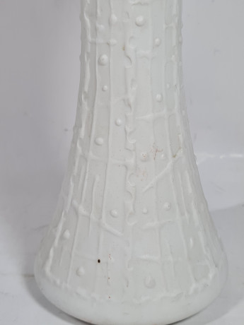 Ваза винтажная Royal KPM Bavaria с объемный декором в виде стекающих капель, фарфор, 18,5 см, Германия, 1960-70гг.