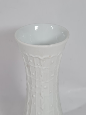 Ваза винтажная Royal KPM Bavaria с объемный декором в виде стекающих капель, фарфор, 18,5 см, Германия, 1960-70гг.