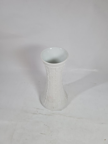 Ваза винтажная Royal KPM Bavaria с объемный декором в виде стекающих капель, фарфор, 18,5 см, Германия, 1960-70гг.