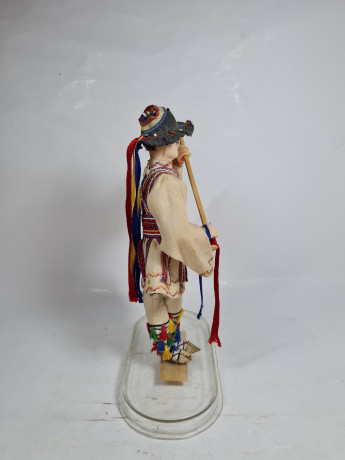 Фигурка винтажная Ainamoia / Arts Crisana, Oradea "Юноша в этническом костюме", 24 см, Румыния, 1960-70гг.