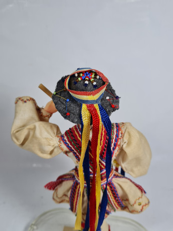 Фигурка винтажная Ainamoia / Arts Crisana, Oradea "Юноша в этническом костюме", 24 см, Румыния, 1960-70гг.