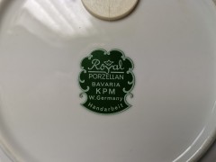 Royal Porzellan Bavaria KPM Germany, Королевский Фарфор Бавария КПМ Коллекционная фарфоровая тарелка "Сбор урожая" с осенним пейзажем, художник Барбара Фюрстенхофер, 19см, Западная Германия 1980г.